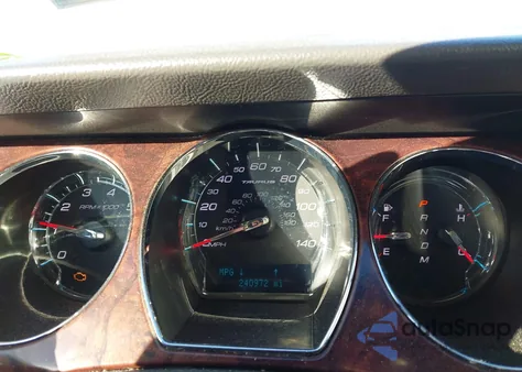 2010 Ford Taurus Limited z USA, uszkodzony, nr VIN 1FAHP2FW4AG143036